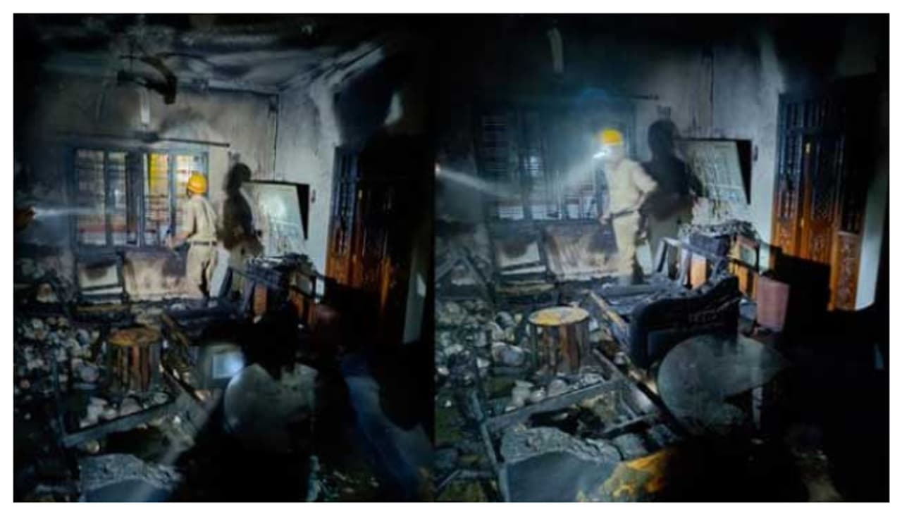 ചാർജ് ചെയ്യാൻവെച്ച മൊബൈൽ ഫോൺ പൊട്ടിത്തെറിച്ച് ഇരുനില വീട് കത്തിനശിച്ചു, ലക്ഷങ്ങളുടെ നഷ്ടം