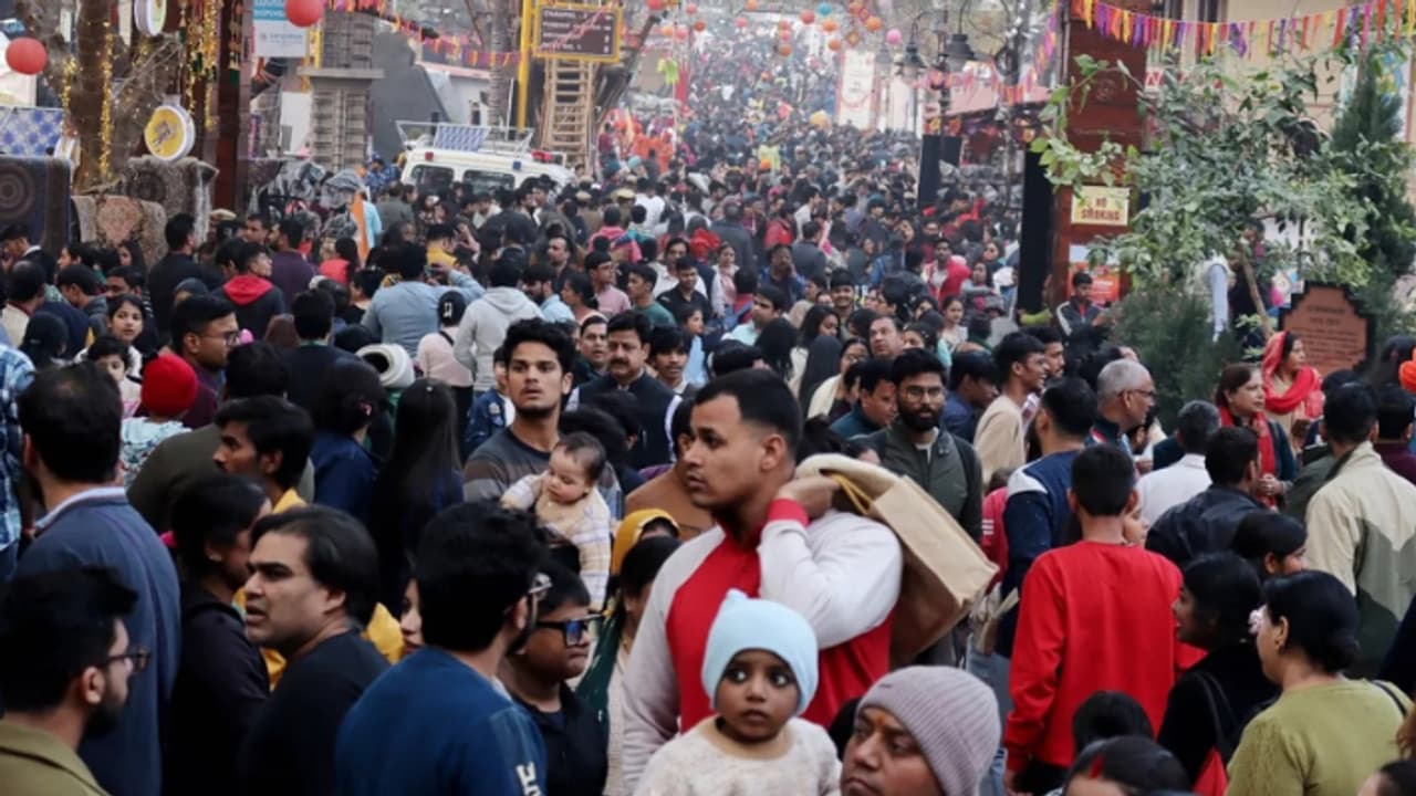 மாணவர்களுக்கு குட் நியூஸ் – 20ஆம் தேதி வரையில் பள்ளிகளுக்கு விடுமுறை!