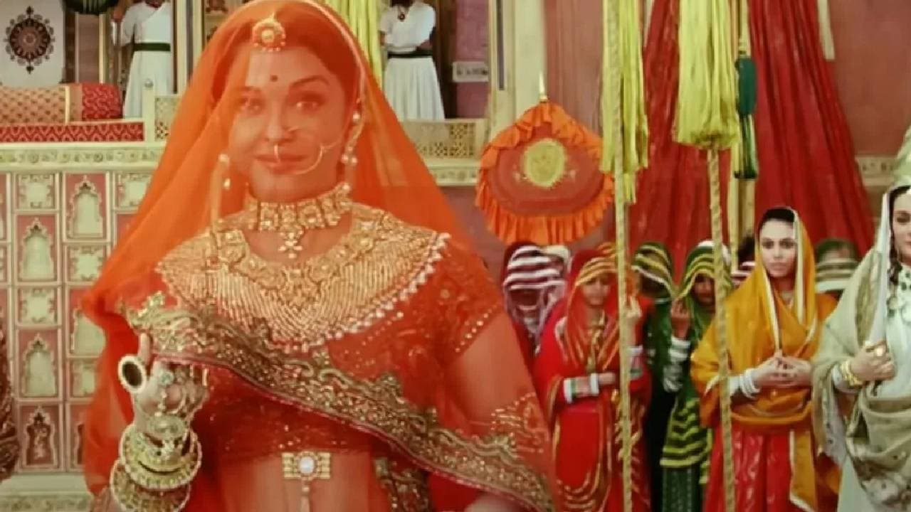 ಚಿತ್ರಕ್ಕಾಗಿ 200 ಕಿಲೋ ತೂಕದ ಚಿನ್ನ ಧರಿಸಿದ ಹೀರೋಯಿನ್! ಅದನ್ನು ಕಾಯಲು 50 ಗಾರ್ಡ್!