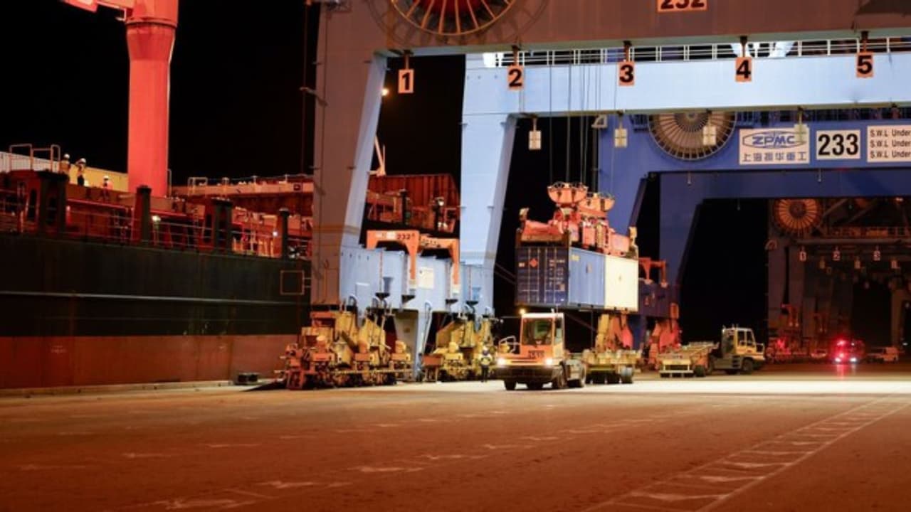 ഇസ്രായേലിലേക്ക് 900 കിലോ ഭാരമുള്ള കൂറ്റൻ MK 84 ബോംബുകൾ എത്തിച്ച് അമേരിക്ക, എന്തിനെയും തകർക്കാനുള്ള ഉഗ്രശേഷി ഇസ്രായേലിലേക്ക് 900 കിലോ ഭാരമുള്ള കൂറ്റൻ MK 84 ബോംബുകൾ എത്തിച്ച് അമേരിക്ക, എന്തിനെയും തകർക്കാനുള്ള ഉഗ്രശേഷി