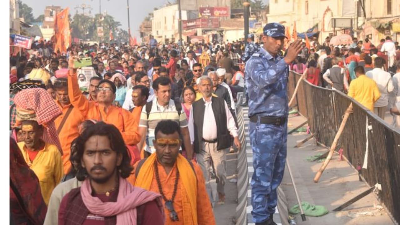 மகா கும்பமேளாவில் பக்தர்களின் பாதுகாப்பில் முக்கிய பங்கு வகிக்கும் CRPF!