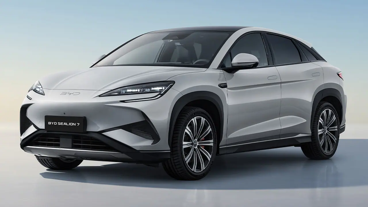 ಎಲೆಕ್ಟ್ರಿಕ್ ಕಾರಿನಲ್ಲಿ BYD ಕ್ರಾಂತಿ, ಕೇವಲ 5 ನಿಮಿಷಕ್ಕೆ ಫುಲ್ ಚಾರ್ಜ್, 470 ಕಿ.ಮಿ ಮೈಲೇಜ್