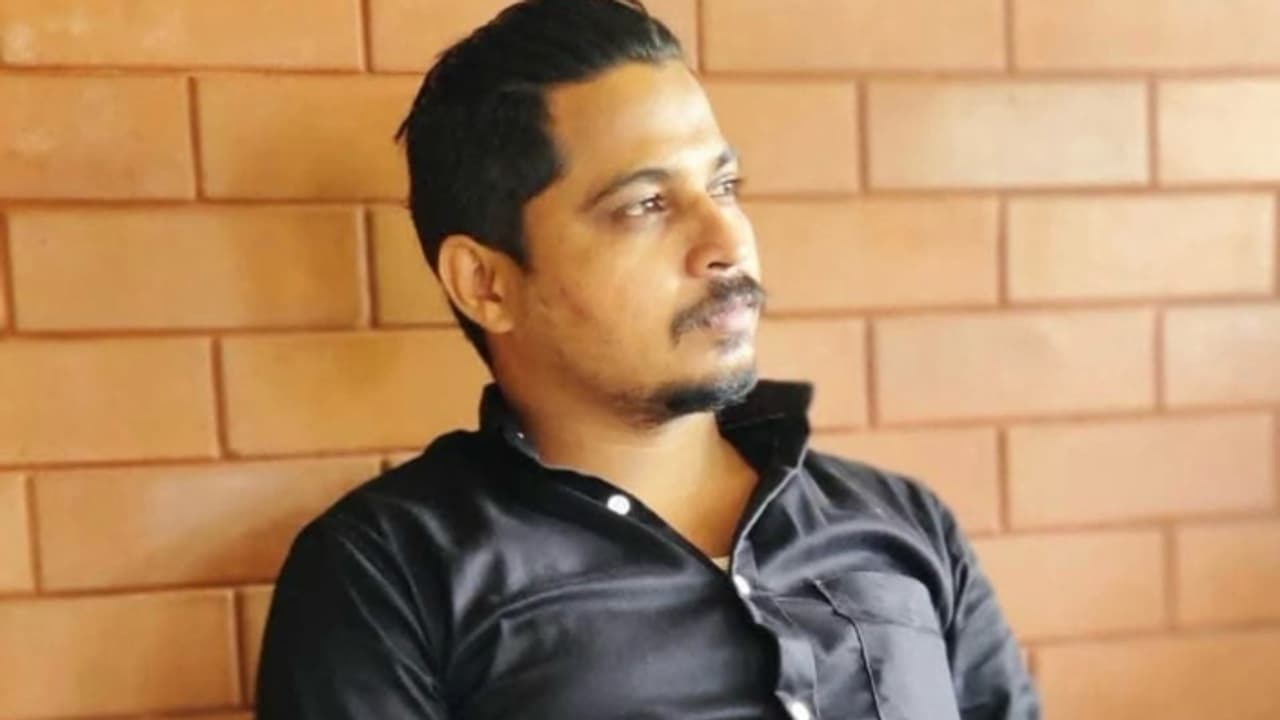 രാമനാട്ടുകരയിൽ യുവാവ് സഞ്ചരിച്ചിരുന്ന ബൈക്കില്‍ ടൂറിസ്റ്റ് ബസ്സിടിച്ചു, ദാരുണാന്ത്യം