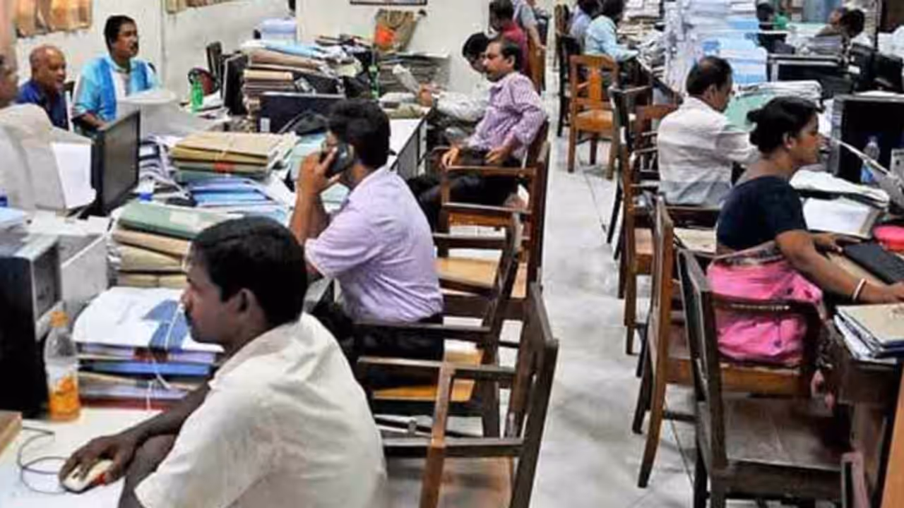 റംസാൻ മാസം ഇളവ്: മാർച്ച് 2 മുതൽ 31 വരെ സർക്കാർ ജീവനക്കാരായ മുസ്ലിംകൾക്ക് നാല് മണി വരെ ജോലിയെന്ന് തെലങ്കാന റംസാൻ മാസം ഇളവ്: മാർച്ച് 2 മുതൽ 31 വരെ സർക്കാർ ജീവനക്കാരായ മുസ്ലിംകൾക്ക് നാല് മണി വരെ ജോലിയെന്ന് തെലങ്കാന