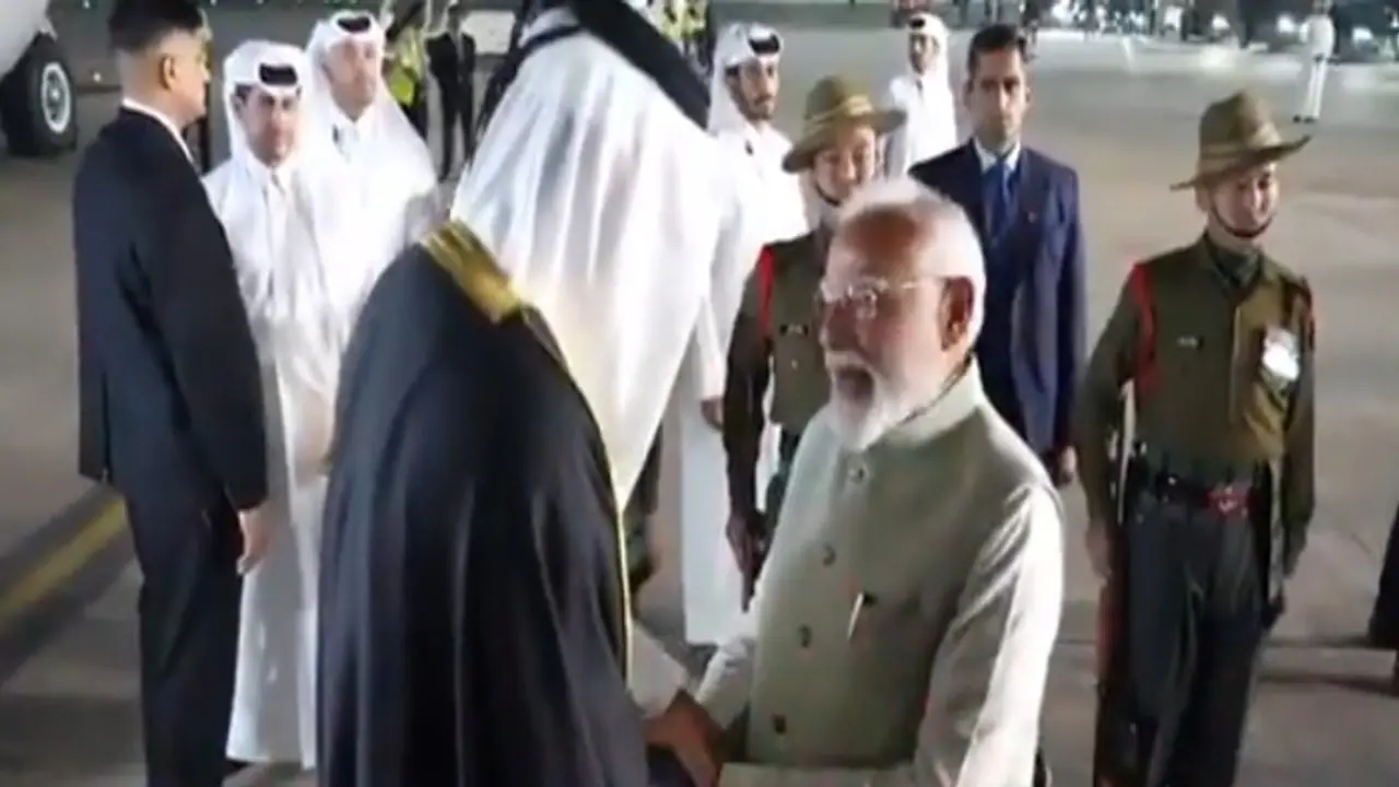 In a rare gesture, PM Modi receives Qatar Emir at airport (WATCH)