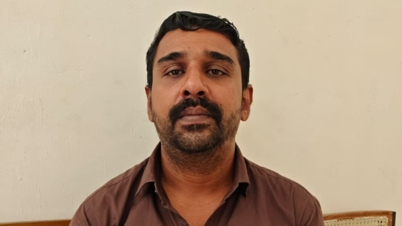 ബുദ്ധിമാന്ദ്യമുള്ള കുട്ടിയെ വിവാഹവാഗ്ദാനം നൽകി പീഡിപ്പിച്ചു, കണ്ണൂർ സ്വദേശിക്ക് 33 വർഷം തടവ് ബുദ്ധിമാന്ദ്യമുള്ള കുട്ടിയെ വിവാഹവാഗ്ദാനം നൽകി പീഡിപ്പിച്ചു, കണ്ണൂർ സ്വദേശിക്ക് 33 വർഷം തടവ്