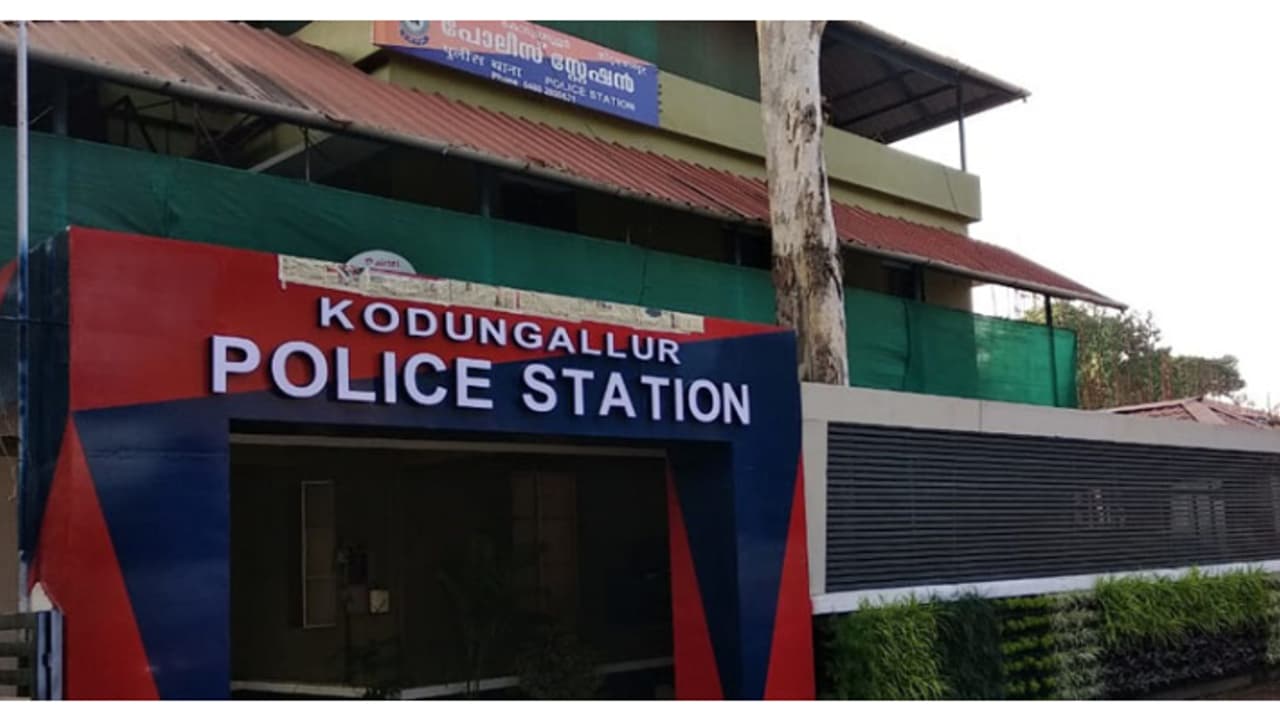 'റെയ്ഡിനിടെ നവരത്ന മോതിരം കവർന്നു'; ഗ്രേഡ് എഎസ്ഐ ഷെഫീര്‍ ബാബുവിനെതിരെ മുൻപും പരാതി