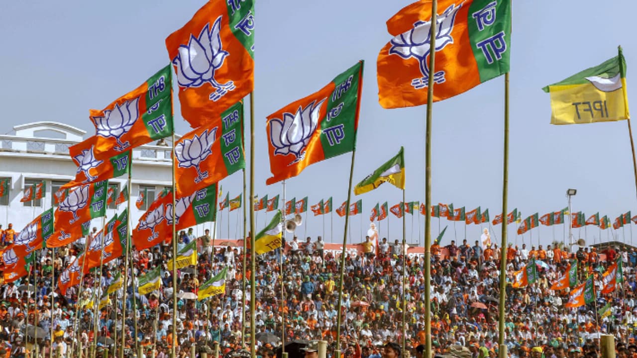 ദില്ലി സത്യപ്രതിജ്ഞാ ചടങ്ങ് ശക്തിപ്രകടനമാക്കാനൊരുങ്ങി ബിജെപി, 20 സംസ്ഥാനങ്ങളിലെ എൻഡിഎ മുഖ്യമന്ത്രിമാരെത്തും ദില്ലി സത്യപ്രതിജ്ഞാ ചടങ്ങ് ശക്തിപ്രകടനമാക്കാനൊരുങ്ങി ബിജെപി, 20 സംസ്ഥാനങ്ങളിലെ എൻഡിഎ മുഖ്യമന്ത്രിമാരെത്തും