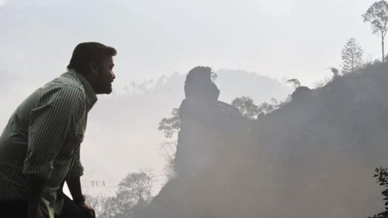 മോഹൻലാൽ 'റോക്സ്'; മഹാനടനെ അനുകരിക്കുന്ന പ്രകൃതി, പോകാം 'ലാലേട്ടൻ പാറ'യിലേയ്ക്ക്