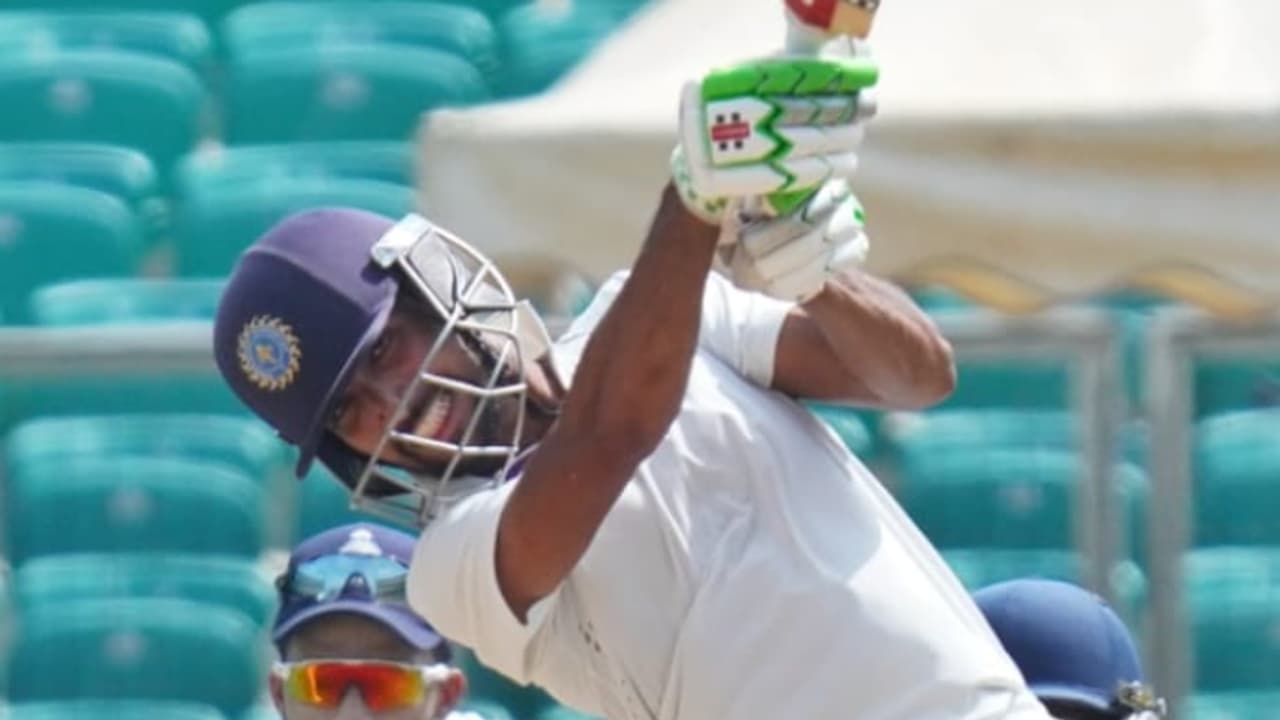 രഞ്ജി ട്രോഫി സെമി: അസറുദ്ദീൻ സൽമാൻ നിസാർ കൂട്ടുകെട്ടിലൂടെ തിരിച്ചടിച്ച് കേരളം; ഗുജറാത്തിനെതിരെ മികച്ച നിലയിൽ രഞ്ജി ട്രോഫി സെമി: അസറുദ്ദീൻ സൽമാൻ നിസാർ കൂട്ടുകെട്ടിലൂടെ തിരിച്ചടിച്ച് കേരളം; ഗുജറാത്തിനെതിരെ മികച്ച നിലയിൽ