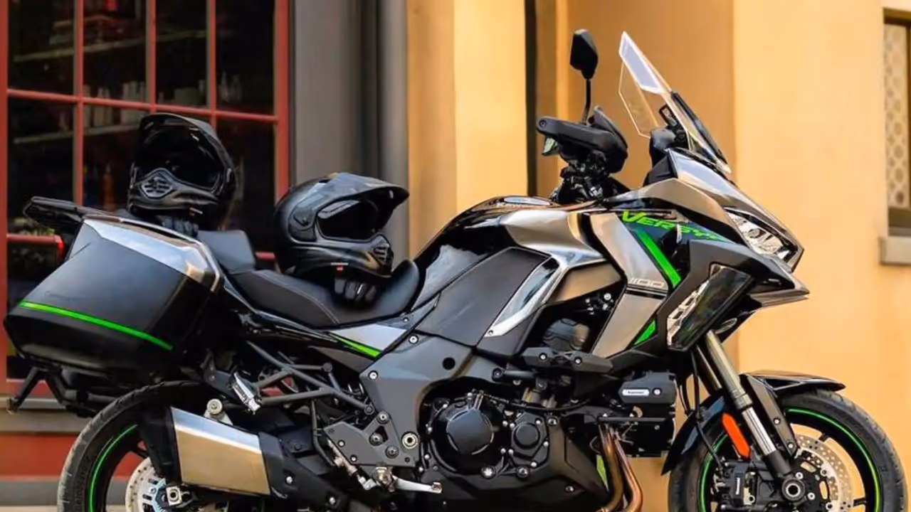 ഒരുലക്ഷം വിലക്കിഴിവിൽ ഇതാ പുതിയൊരു ബൈക്ക്! ഒരുലക്ഷം വിലക്കിഴിവിൽ ഇതാ പുതിയൊരു ബൈക്ക്!