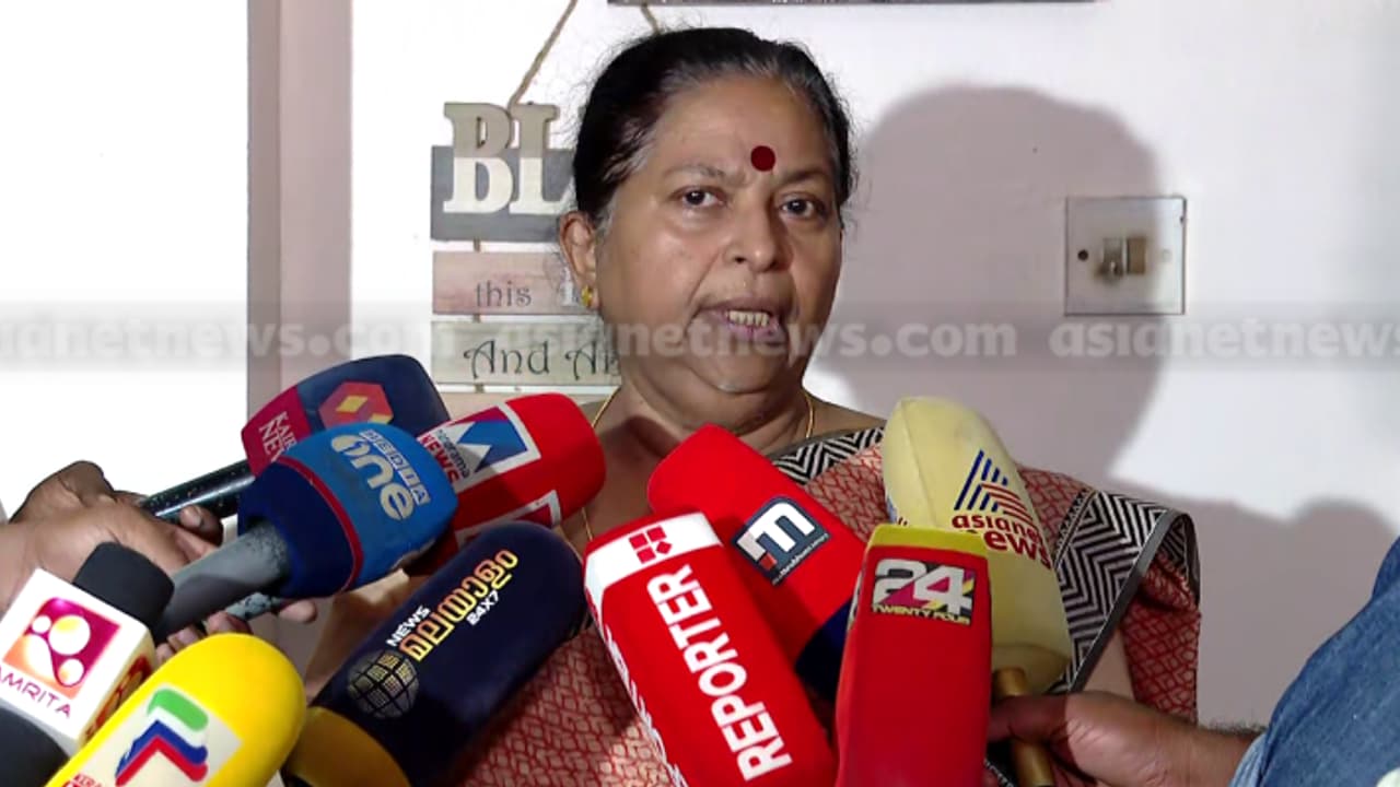 പാതി വില തട്ടിപ്പ്: കോൺഗ്രസ് നേതാവ് ലാലി വിൻസൻ്റിന് ഫീസായി കിട്ടിയത് 47 ലക്ഷം രൂപ; 'വിവരങ്ങൾ ഇഡിക്ക് കൈമാറി' പാതി വില തട്ടിപ്പ്: കോൺഗ്രസ് നേതാവ് ലാലി വിൻസൻ്റിന് ഫീസായി കിട്ടിയത് 47 ലക്ഷം രൂപ; 'വിവരങ്ങൾ ഇഡിക്ക് കൈമാറി'