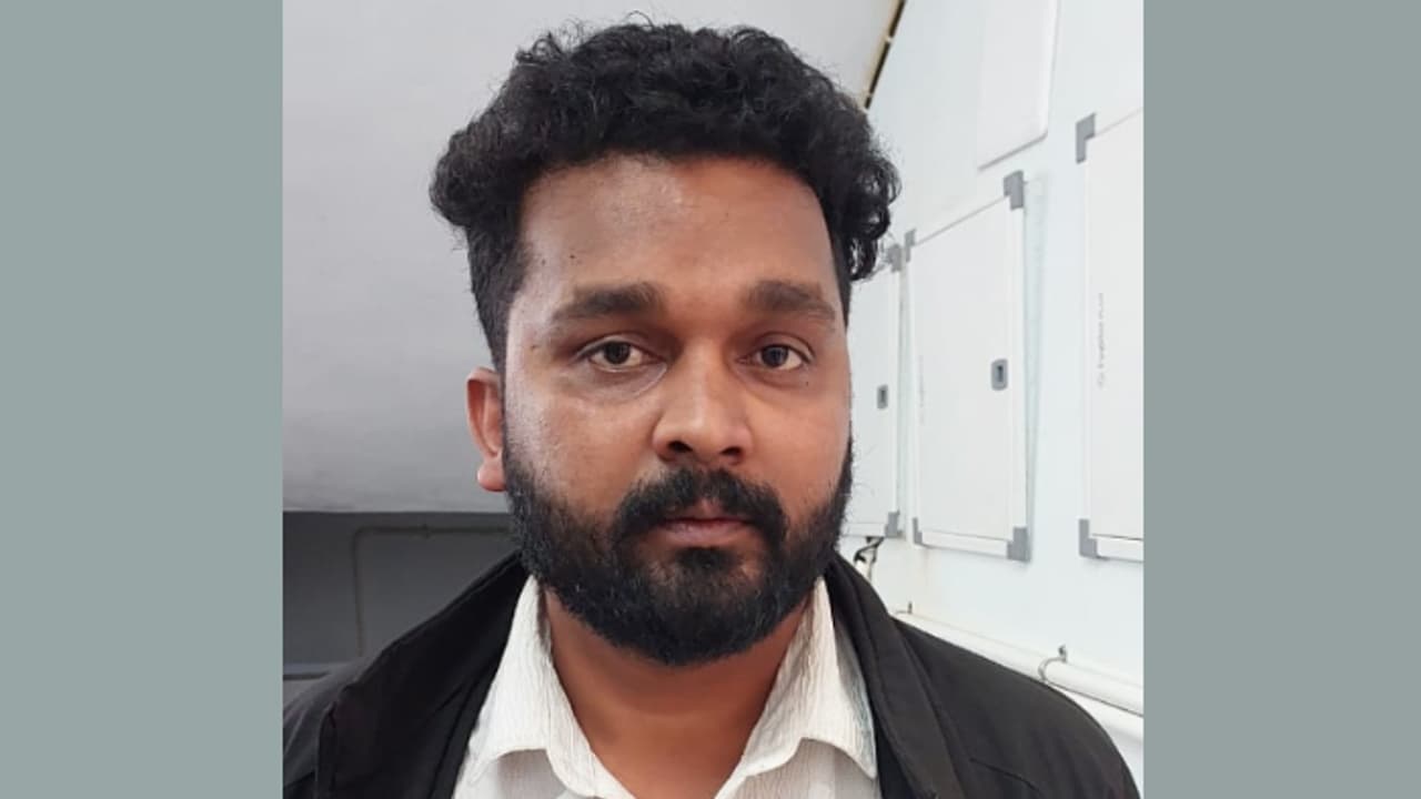 സൗജന്യമായി വീട് നിര്മിച്ചു നല്കാമെന്ന് വാഗ്ദാനം, ഒടുവില് തട്ടിപ്പ് പുറത്തായി; യുവാവ് അറസ്റ്റില് സൗജന്യമായി വീട് നിര്മിച്ചു നല്കാമെന്ന് വാഗ്ദാനം, ഒടുവില് തട്ടിപ്പ് പുറത്തായി; യുവാവ് അറസ്റ്റില്