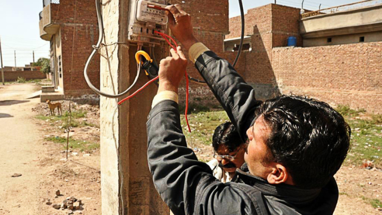 UP smart meter electricity theft lesa ngt power theft 