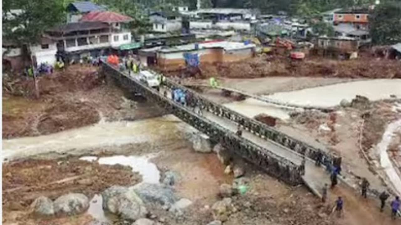 ഉരുൾപൊട്ടലിൽ പൂർണമായും തകർന്ന ചൂരൽമല പാലം പുനര്നിർമിക്കും, 35 കോടിയുടെ പദ്ധതിക്ക് അംഗീകാരം ഉരുൾപൊട്ടലിൽ പൂർണമായും തകർന്ന ചൂരൽമല പാലം പുനര്നിർമിക്കും, 35 കോടിയുടെ പദ്ധതിക്ക് അംഗീകാരം