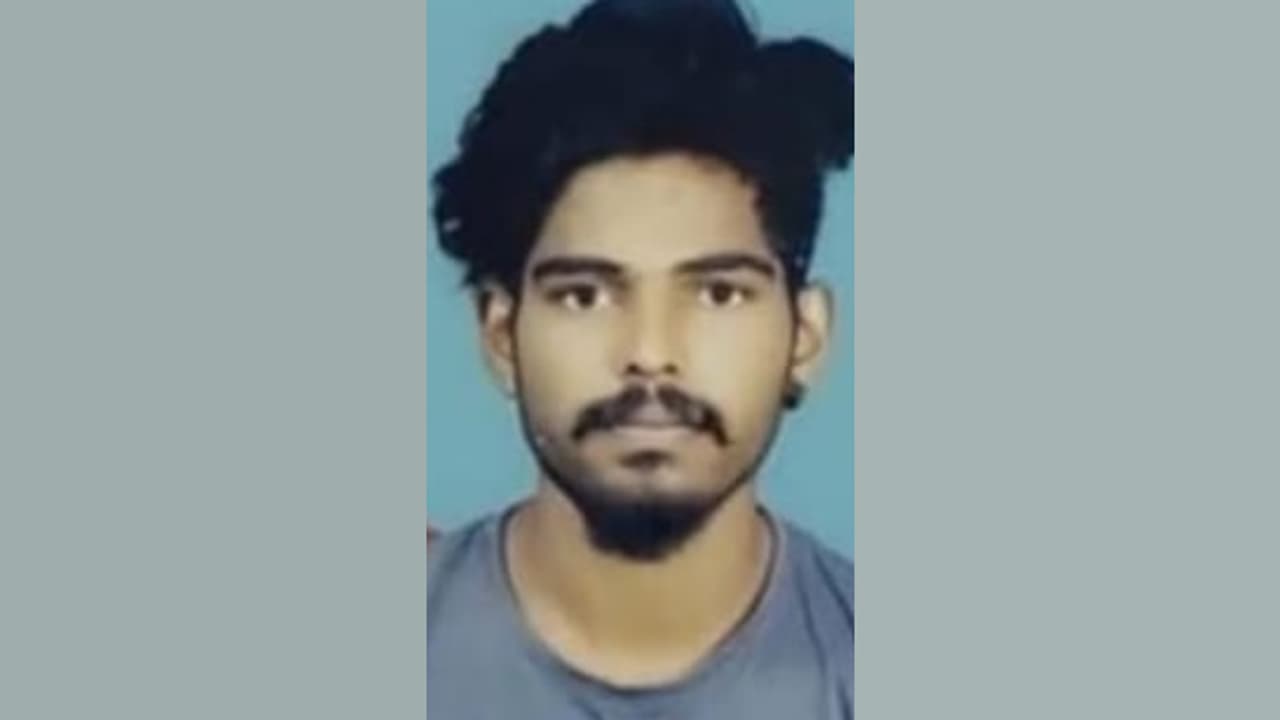  ഓവര്‍ടേക്കിനിടെ അപകടം, ടൂറിസ്റ്റ് ബസും ബൈക്കും കൂട്ടിയിടിച്ച് യാത്രികൻ മരിച്ചു