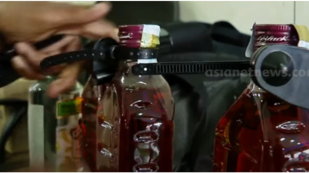 കുപ്പിക്കള്ളന്മാർക്ക് പൂട്ടിട്ട് ബെവ്കോ; ഇനി കുപ്പി പൊക്കാൻ പോയാൽ അലാറം മുഴങ്ങും, പിടിവീഴും