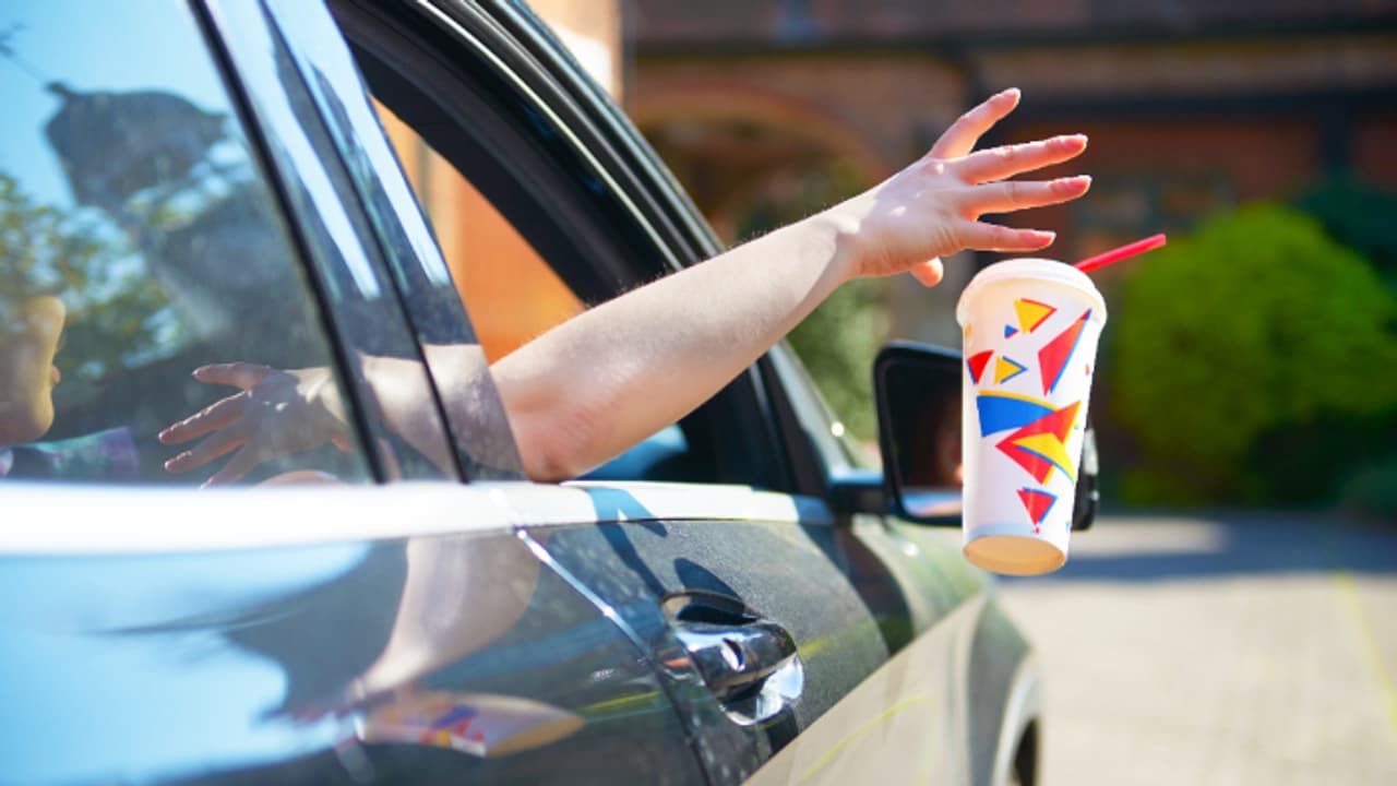 മാലിന്യം വലിച്ചെറിയാറുണ്ടെങ്കിൽ ഇതൊന്ന് ശ്രദ്ധിച്ചോളൂ, പുതുക്കിയ പിഴകളുമായി അബുദാബി മുനിസിപ്പാലിറ്റി മാലിന്യം വലിച്ചെറിയാറുണ്ടെങ്കിൽ ഇതൊന്ന് ശ്രദ്ധിച്ചോളൂ, പുതുക്കിയ പിഴകളുമായി അബുദാബി മുനിസിപ്പാലിറ്റി