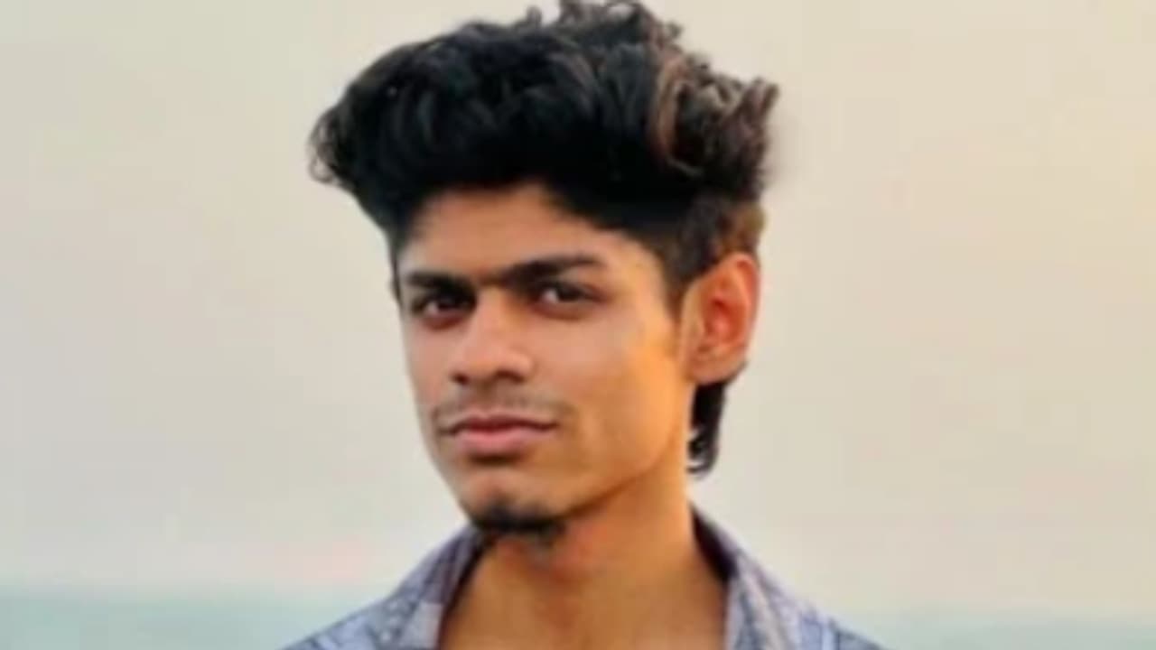 പയ്യോളിയില് കോളേ് വിദ്യാര്ത്ഥി ട്രെയിന് തട്ടി മരിച്ച നിലയിൽ, കണ്ടെത്തിയത് ഹൈസ്കൂളിന് സമീപത്തെ ട്രാക്കിൽ പയ്യോളിയില് കോളേ് വിദ്യാര്ത്ഥി ട്രെയിന് തട്ടി മരിച്ച നിലയിൽ, കണ്ടെത്തിയത് ഹൈസ്കൂളിന് സമീപത്തെ ട്രാക്കിൽ