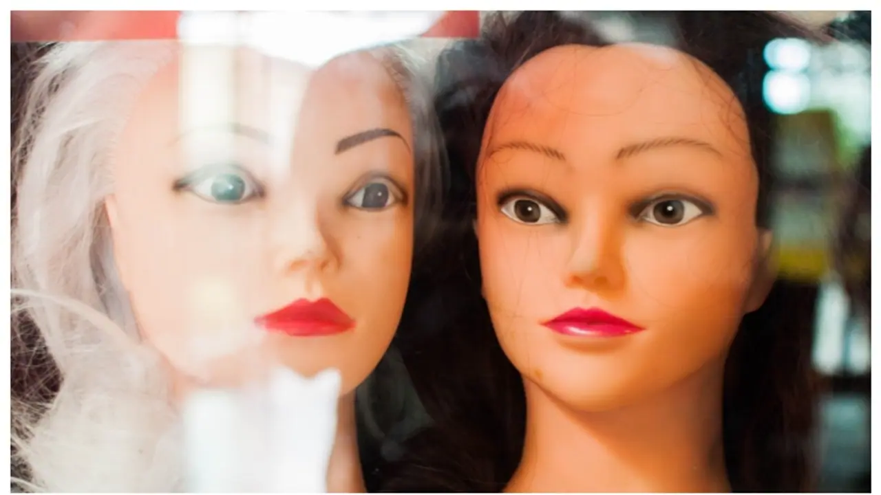 സുഹൃത്ത് അറിയാതിരിക്കാൻ മുറിയിൽ ഒളിപ്പിച്ച സെക്സ് ഡോളിന് തീയിട്ടു; ഹോസ്റ്റൽ ഡോർമിറ്ററി കത്തി; സംഭവം ചൈനയിൽ 