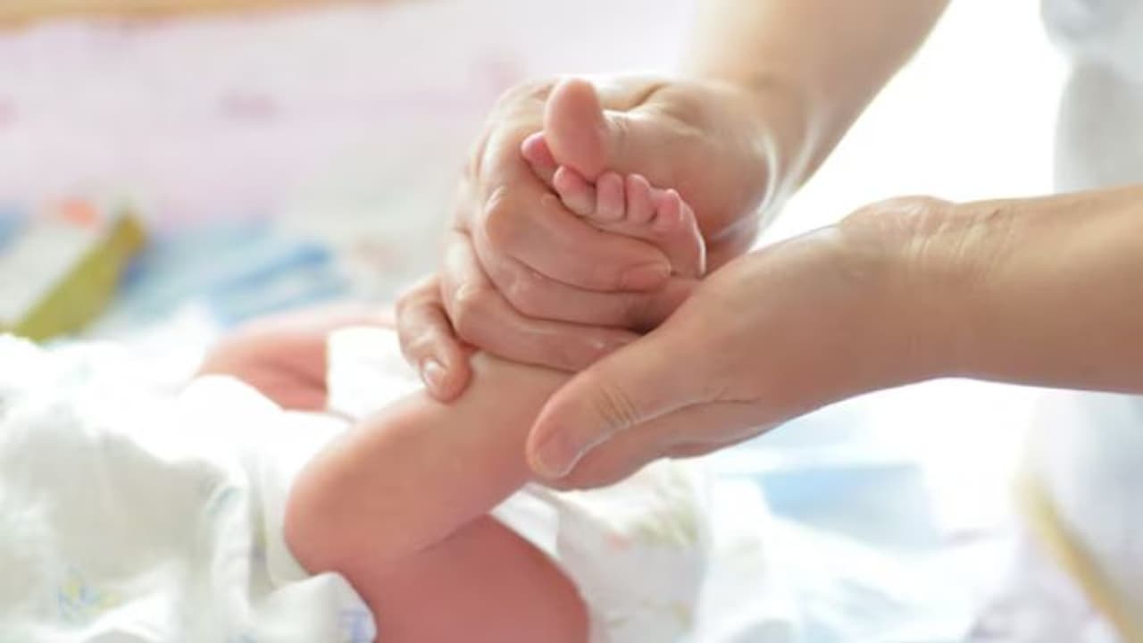 ಮಗುವಿಗೆ ಮಸಾಜ್ ಮಾಡುವಾಗ ಜಾಗರೂಕರಾಗಿರಿ, ಈ 5 ತಪ್ಪು ಮಾಡ್ಲೇಬೇಡಿ ಮಗುವಿಗೆ ಮಸಾಜ್ ಮಾಡುವಾಗ ಜಾಗರೂಕರಾಗಿರಿ, ಈ 5 ತಪ್ಪು ಮಾಡ್ಲೇಬೇಡಿ