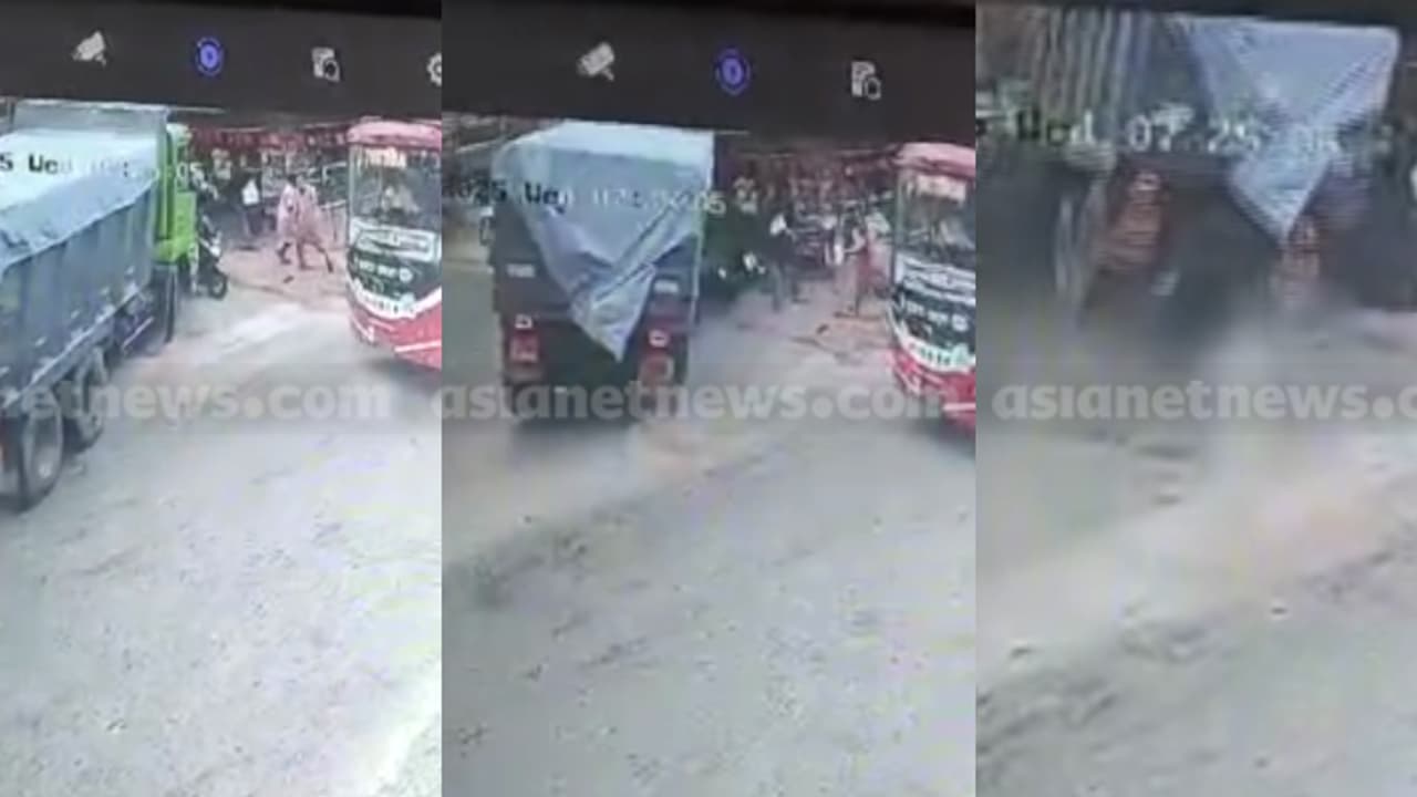 ലോറി ബേക്കറിയിലേക്ക് ഇടിച്ചുകയറി അപകടം: ലോറി കയറി ഗുരുതരമായി പരുക്കേറ്റ സ്ത്രീ മരിച്ചു ലോറി ബേക്കറിയിലേക്ക് ഇടിച്ചുകയറി അപകടം: ലോറി കയറി ഗുരുതരമായി പരുക്കേറ്റ സ്ത്രീ മരിച്ചു