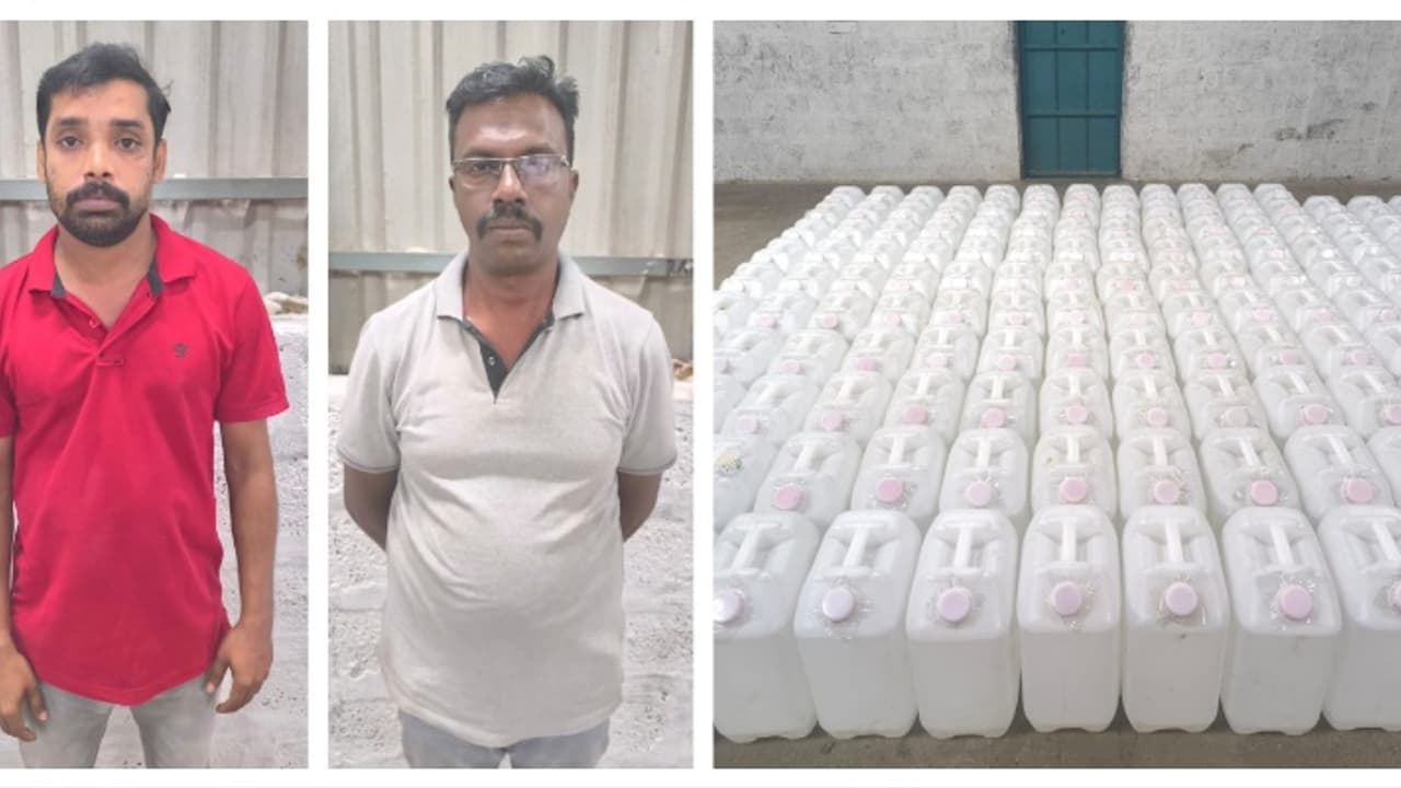 'കേരളത്തിലേക്ക് കൊണ്ടുവരാനുള്ളത്'; കോയമ്പത്തൂരിൽ പിടികൂടിയത് 5145 ലിറ്റർ സ്പിരിറ്റ്, 2 മലയാളികൾ അറസ്റ്റിൽ 