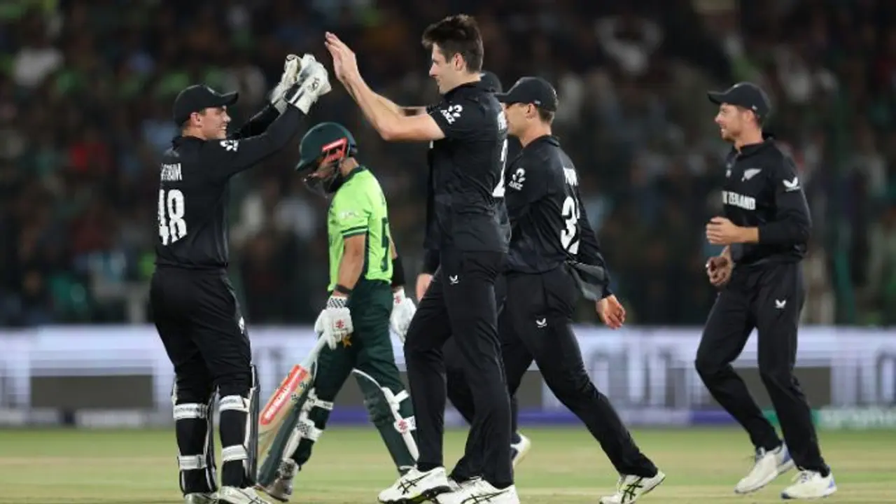 முதல் போட்டியிலேயே மண்ணை கவ்விய பாகிஸ்தான்: 60 ரன் வித்தியாசத்தில் தட்டி தூக்கிய நியூசிலாந்து