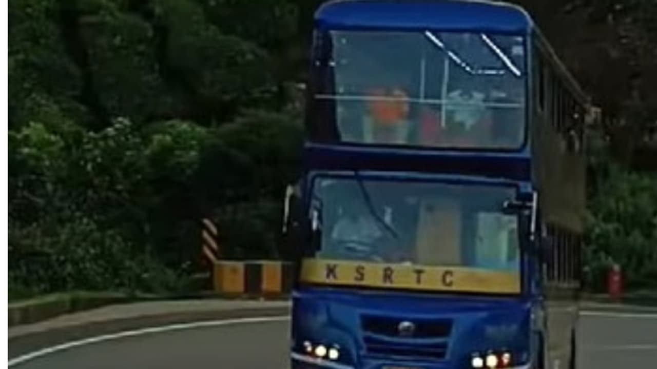 മൂന്നാറിൽ കെഎസ്ആര്‍ടിസി റോയൽ വ്യൂ ഡബിൾ ഡക്കർ ബസ്സിന്‍റെ ഗ്ലാസ് തകർന്നതില്‍ നടപടി, ഡ്രൈവർക്ക് സസ്പെൻഷൻ 