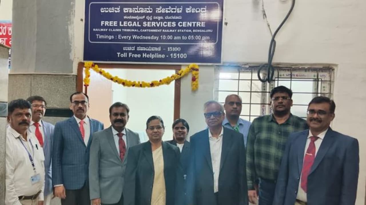 ಬೆಂಗಳೂರು ರೈಲ್ವೆ ನಿಲ್ದಾಣದಲ್ಲಿ ಉಚಿತ ಕಾನೂನು ಸೇವಾ ಕೇಂದ್ರ; ಹಣವಿಲ್ಲದವರಿಗೆ ಭಾರೀ ಅನುಕೂಲ! ಬೆಂಗಳೂರು ರೈಲ್ವೆ ನಿಲ್ದಾಣದಲ್ಲಿ ಉಚಿತ ಕಾನೂನು ಸೇವಾ ಕೇಂದ್ರ; ಹಣವಿಲ್ಲದವರಿಗೆ ಭಾರೀ ಅನುಕೂಲ!