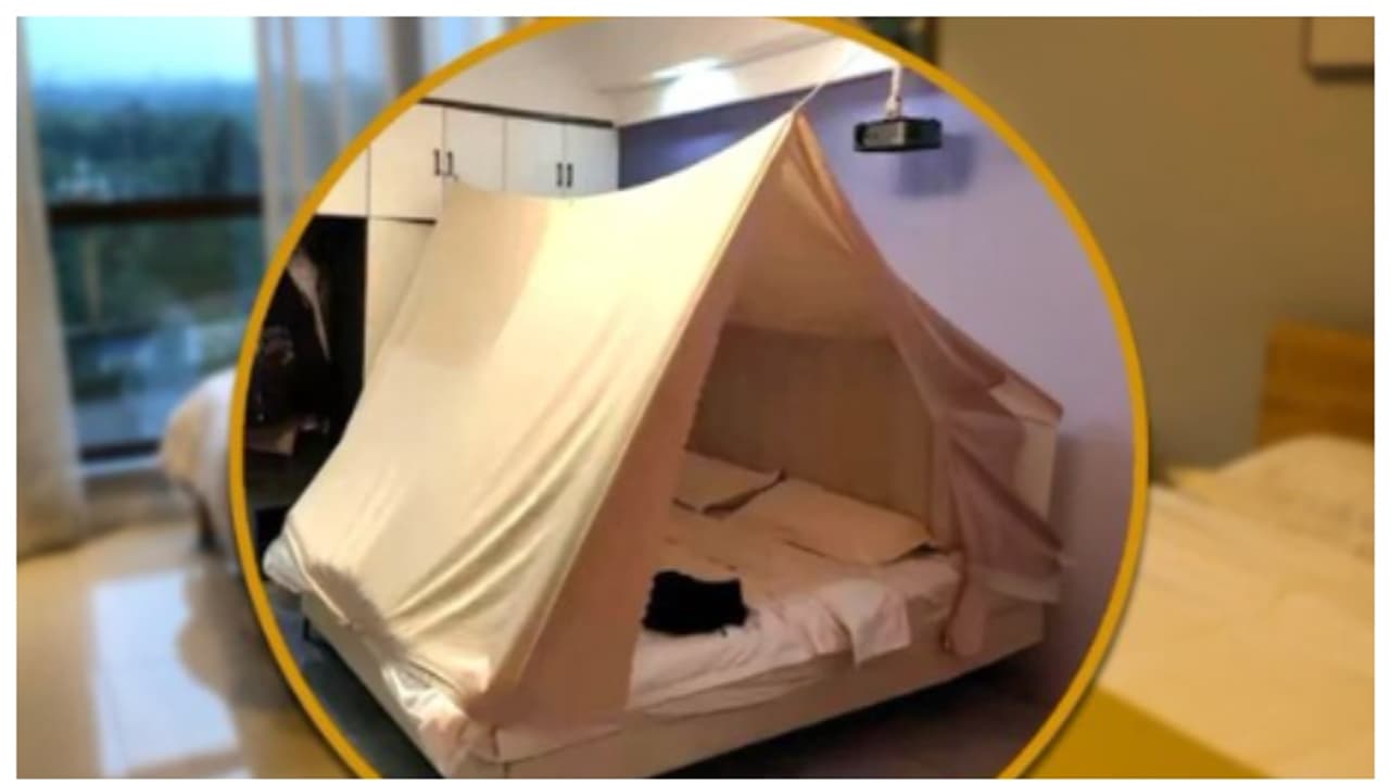 രഹസ്യ കാമറ; ഹോട്ടല് റൂമില് ടെന്റ് കെട്ടി ചൈനീസ് യുവതി, ബുദ്ധിമതിയെന്ന് സോഷ്യൽ മീഡിയ രഹസ്യ കാമറ; ഹോട്ടല് റൂമില് ടെന്റ് കെട്ടി ചൈനീസ് യുവതി, ബുദ്ധിമതിയെന്ന് സോഷ്യൽ മീഡിയ