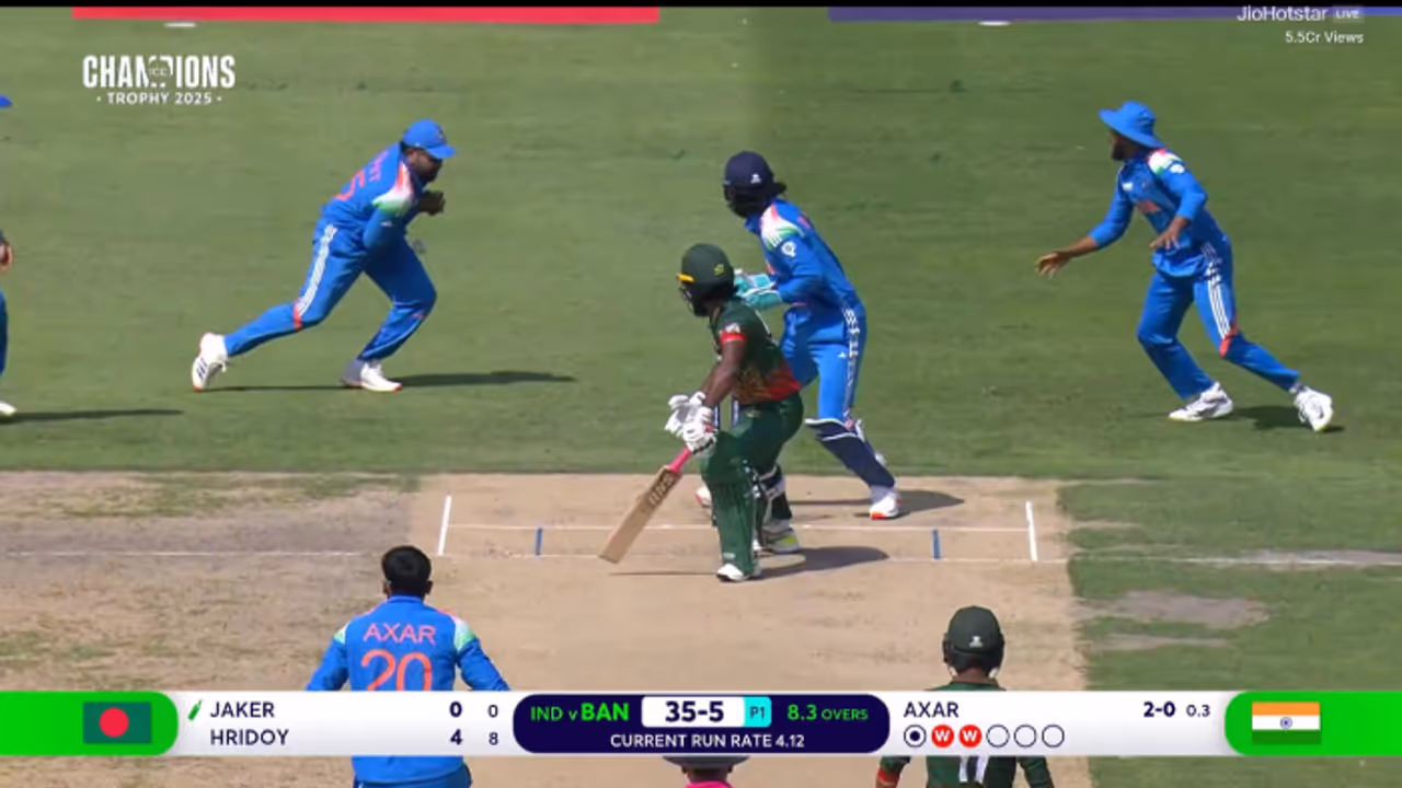 അക്സറിന്റെ ഹാട്രിക്ക് അവസരം കളഞ്ഞുകുളിച്ച് രോഹിത് ശർമ, സ്ലിപ്പില് കൈവിട്ടത് അനായാസ ക്യാച്ച് അക്സറിന്റെ ഹാട്രിക്ക് അവസരം കളഞ്ഞുകുളിച്ച് രോഹിത് ശർമ, സ്ലിപ്പില് കൈവിട്ടത് അനായാസ ക്യാച്ച്