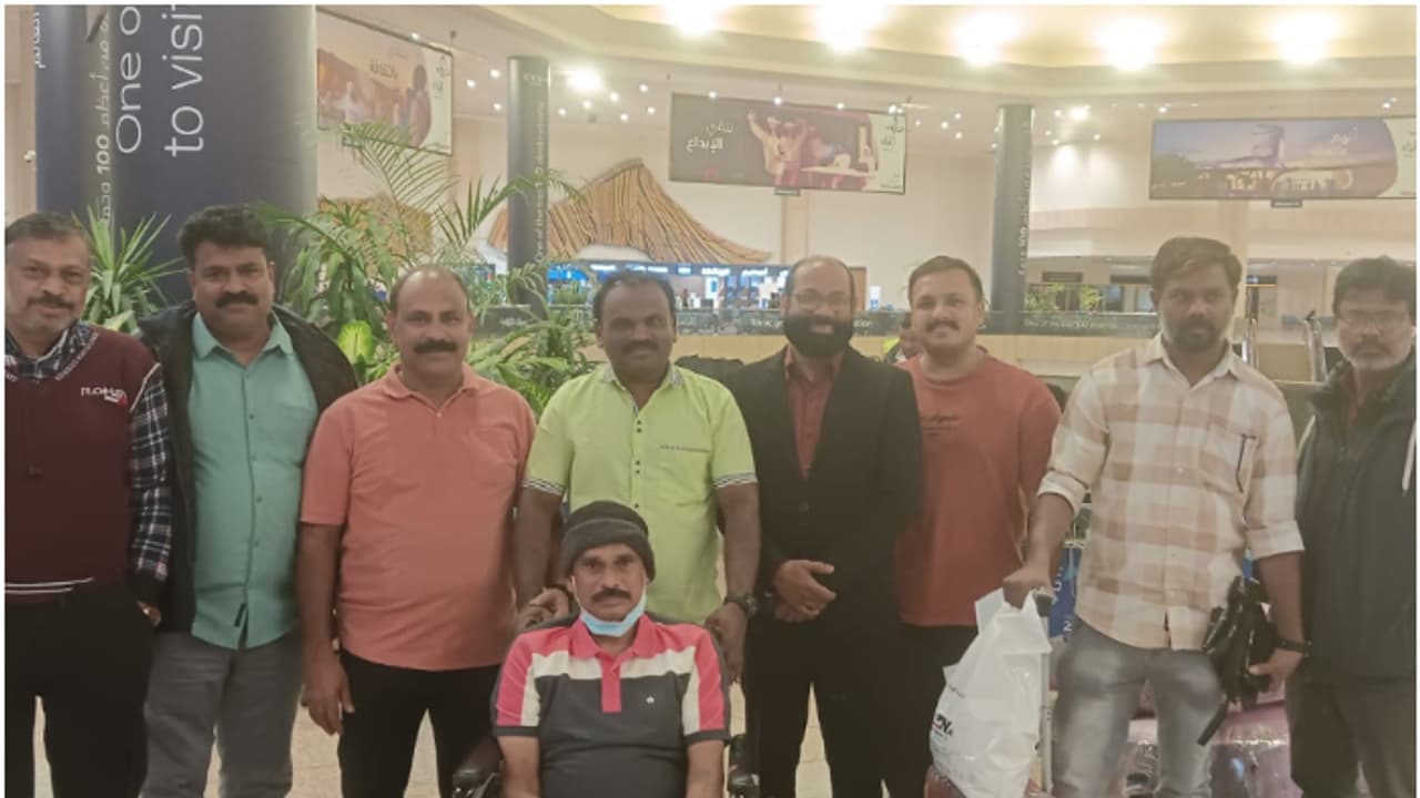 കുടലിൽ പഴുപ്പ് ബാധിച്ച് ഗുരുതരാവസ്ഥയിലായ പ്രവാസി മലയാളിക്ക് തുണയായി സാമൂഹിക പ്രവർത്തകർ; ഒടുവിൽ നാട്ടിലേക്ക് കുടലിൽ പഴുപ്പ് ബാധിച്ച് ഗുരുതരാവസ്ഥയിലായ പ്രവാസി മലയാളിക്ക് തുണയായി സാമൂഹിക പ്രവർത്തകർ; ഒടുവിൽ നാട്ടിലേക്ക്