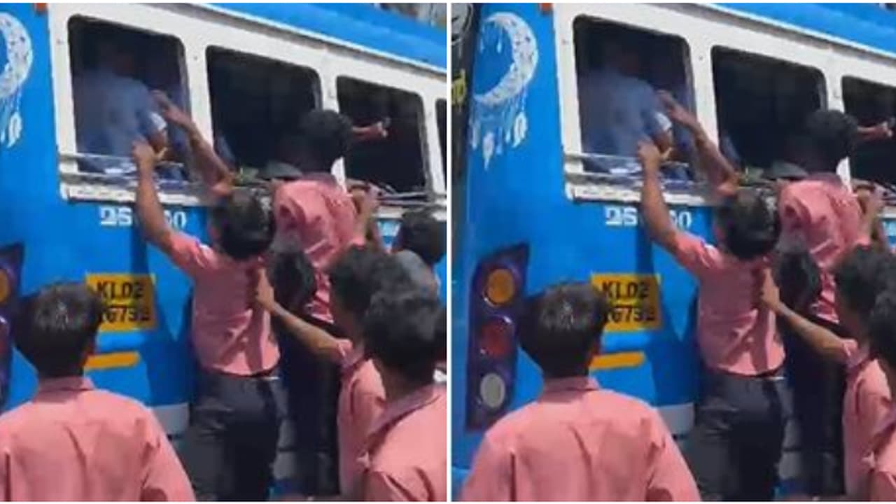 കൊല്ലം വയലയിൽ പ്ലസ് വൺ വിദ്യാർഥികൾക്ക് പ്ലസ് ടു വിദ്യാർഥികളുടെ ക്രൂര മർദ്ദനം; പരാതി കൊല്ലം വയലയിൽ പ്ലസ് വൺ വിദ്യാർഥികൾക്ക് പ്ലസ് ടു വിദ്യാർഥികളുടെ ക്രൂര മർദ്ദനം; പരാതി