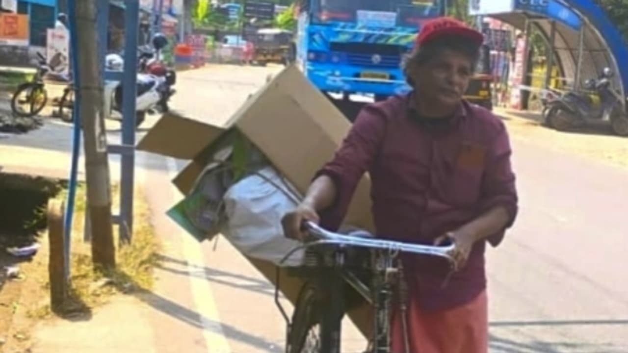 'ചാലക്കുടിക്കാരന്‍ ചങ്ങാതി' തന്നെ! ആക്രിവിറ്റ് കിട്ടിയ 50000 രൂപ അധ്യാപികയ്ക്ക് കൈമാറി സിപിഎം പ്രവര്‍ത്തകന്‍ 