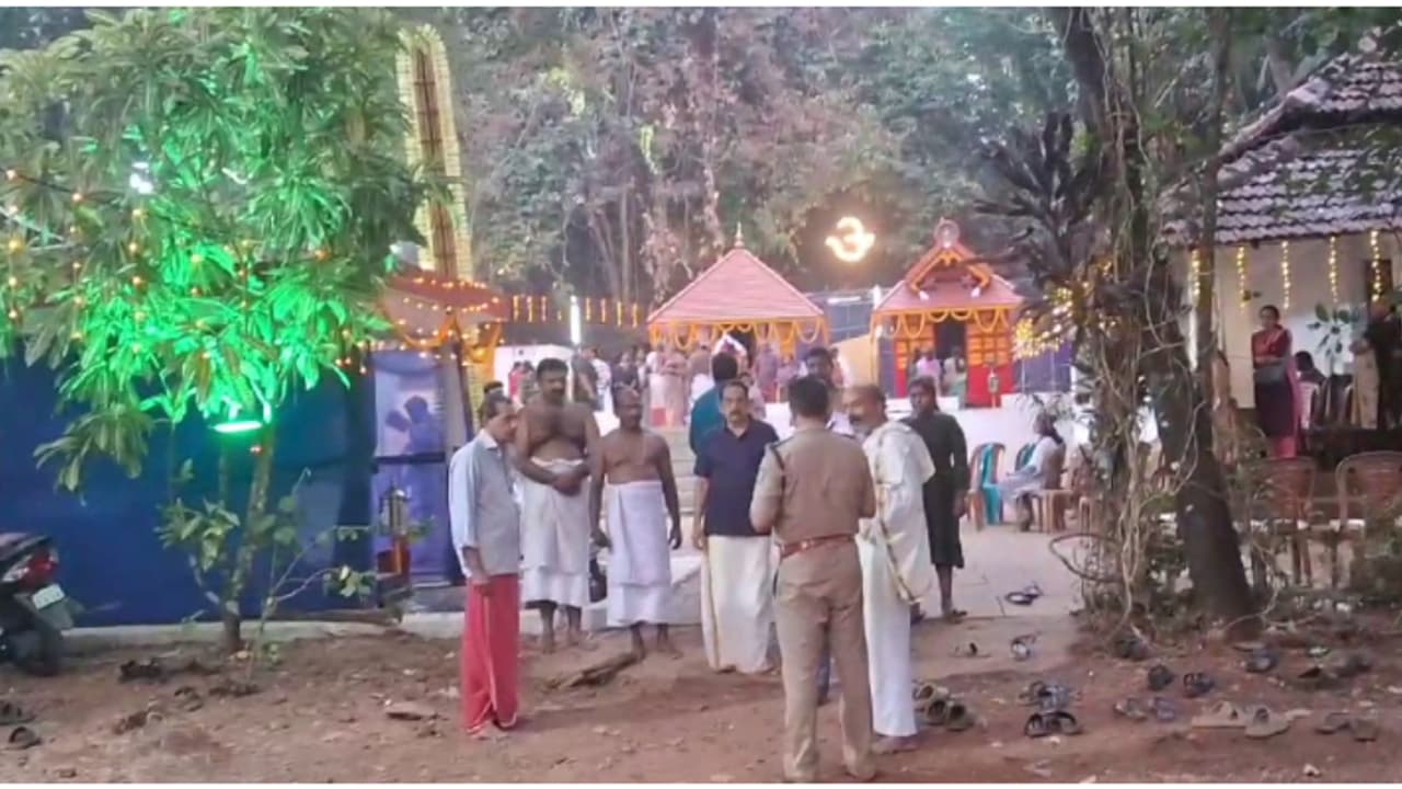 കണ്ണൂർ അഴീക്കോട് വെടിക്കെട്ടിനിടെ അപകടം; ഒരു കുട്ടിയുൾപ്പെടെ 5 പേർക്ക് പരിക്ക്, ഒരാളുടെ നില ഗുരുതരം കണ്ണൂർ അഴീക്കോട് വെടിക്കെട്ടിനിടെ അപകടം; ഒരു കുട്ടിയുൾപ്പെടെ 5 പേർക്ക് പരിക്ക്, ഒരാളുടെ നില ഗുരുതരം