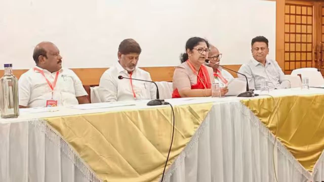 ಯುಜಿಸಿ ಕರಡು ನಿಯಮಾವಳಿಗೆ ವಿರೋಧ: ದಕ್ಷಿಣ ರಾಜ್ಯಗಳಿಂದ ಮತ್ತೊಮ್ಮೆ ಒಗ್ಗಟ್ಟಿನ ಬಲಪ್ರದರ್ಶನ ಯುಜಿಸಿ ಕರಡು ನಿಯಮಾವಳಿಗೆ ವಿರೋಧ: ದಕ್ಷಿಣ ರಾಜ್ಯಗಳಿಂದ ಮತ್ತೊಮ್ಮೆ ಒಗ್ಗಟ್ಟಿನ ಬಲಪ್ರದರ್ಶನ