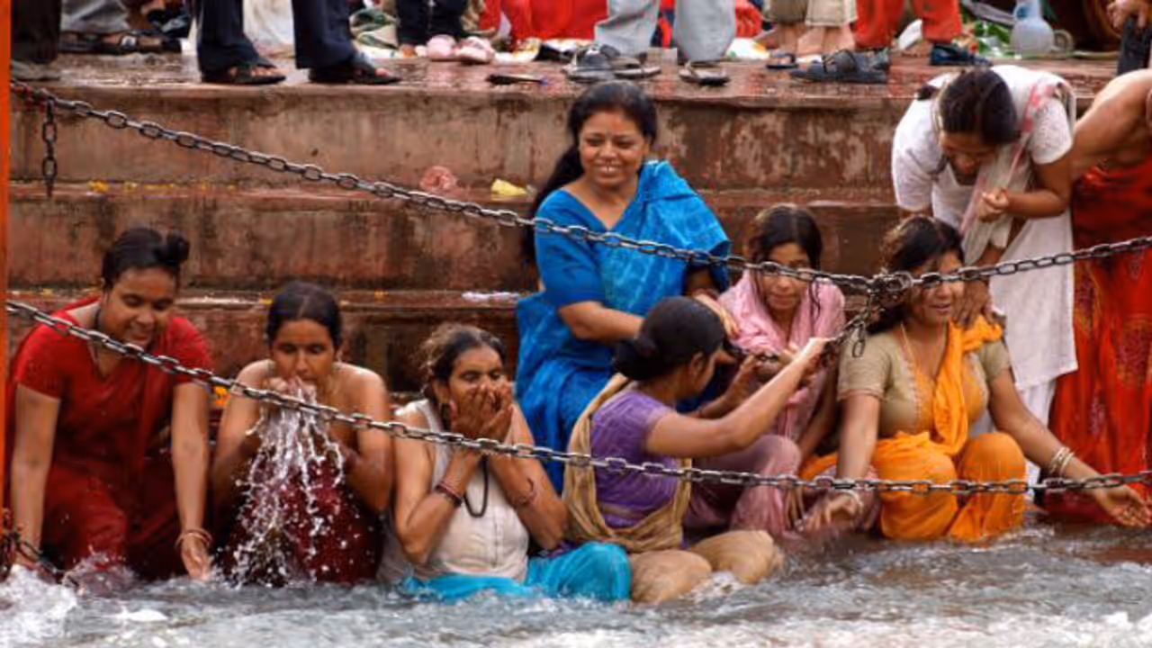 mahakumbh 2025 women bath mahakumbh 2025 women bath
