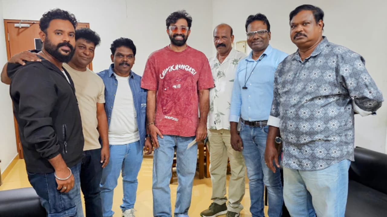 അയ്യങ്കാളിയാവാന് സിജു വില്സണ്; ബിഗ് ബജറ്റ് പാൻ ഇന്ത്യൻ ചിത്രം 'കതിരവൻ' വരുന്നു അയ്യങ്കാളിയാവാന് സിജു വില്സണ്; ബിഗ് ബജറ്റ് പാൻ ഇന്ത്യൻ ചിത്രം 'കതിരവൻ' വരുന്നു