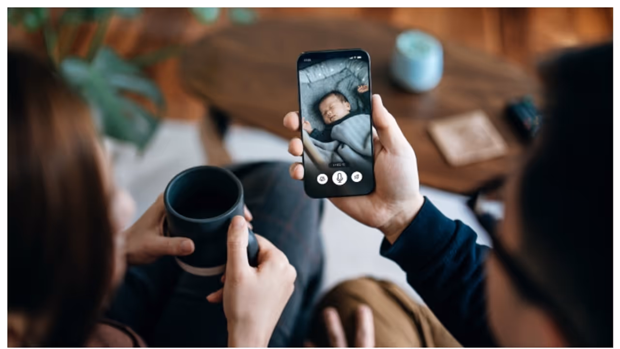 കുഞ്ഞിനെ നിരീക്ഷിക്കാൻ വച്ച സിസിടിവി കാമറയിൽ നിന്നും സ്ത്രീ ശബ്ദം; പ്രേതമോ ഹാക്കറോ? ഭയന്ന് പോയെന്ന് അമ്മ കുഞ്ഞിനെ നിരീക്ഷിക്കാൻ വച്ച സിസിടിവി കാമറയിൽ നിന്നും സ്ത്രീ ശബ്ദം; പ്രേതമോ ഹാക്കറോ? ഭയന്ന് പോയെന്ന് അമ്മ