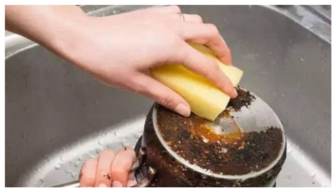 പാത്രങ്ങളിലെ കറ നീക്കം ചെയ്യാൻ ഇതാ ചില പൊടിക്കൈകൾ പാത്രങ്ങളിലെ കറ നീക്കം ചെയ്യാൻ ഇതാ ചില പൊടിക്കൈകൾ