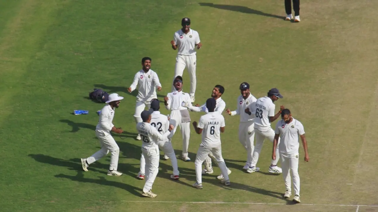Ranji Trophy SF, GUJ v KER: Kerala players in jubilation after securing an entry into maiden final (WATCH) Ranji Trophy SF, GUJ v KER: Kerala players in jubilation after securing an entry into maiden final (WATCH)