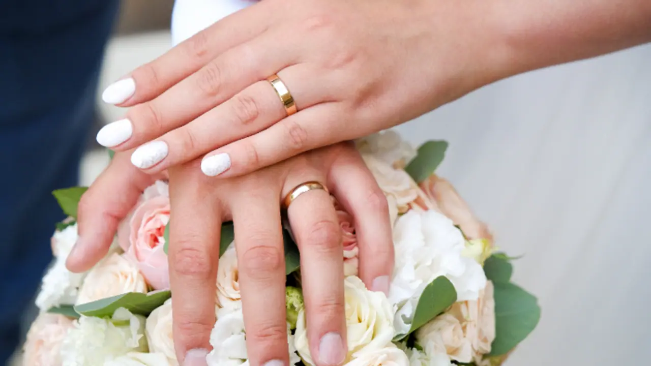 രക്ഷിതാക്കൾ എതിർത്താലും സ്ത്രീയ്ക്ക് ഇഷ്ടമുള്ളയാളെ വിവാഹം കഴിക്കാം; നിയമത്തിൽ സുപ്രധാന പരിഷ്കാരങ്ങളുമായി യുഎഇ രക്ഷിതാക്കൾ എതിർത്താലും സ്ത്രീയ്ക്ക് ഇഷ്ടമുള്ളയാളെ വിവാഹം കഴിക്കാം; നിയമത്തിൽ സുപ്രധാന പരിഷ്കാരങ്ങളുമായി യുഎഇ