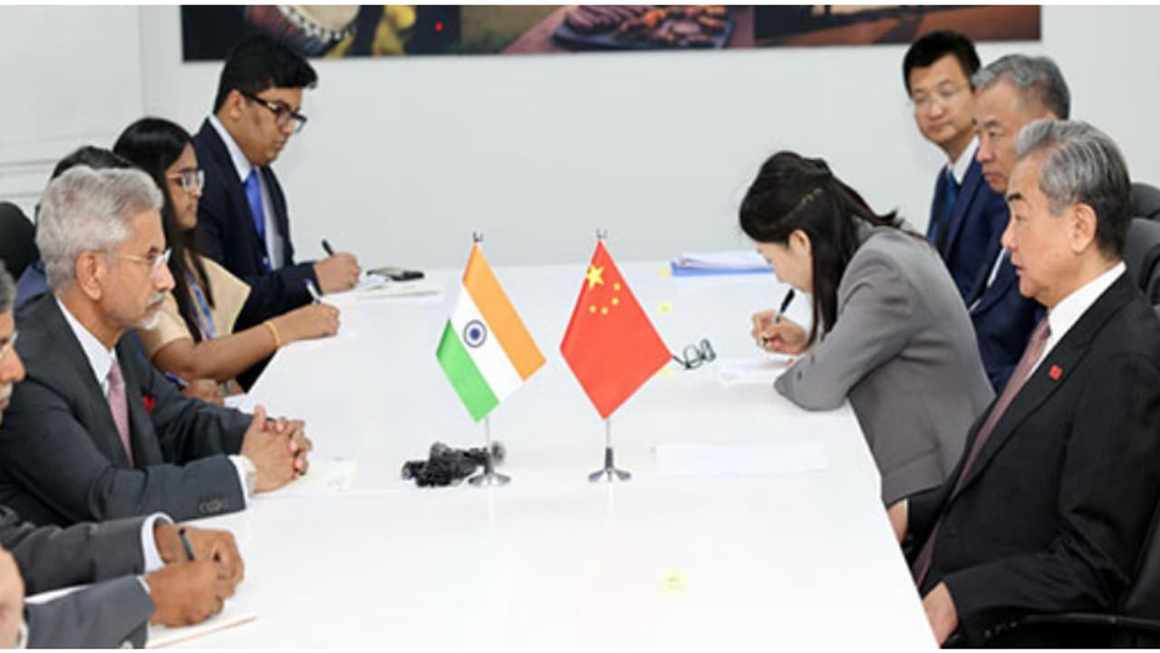 മാനസ സരോവർ യാത്ര വീണ്ടും സാധ്യമോ? അതിർത്തിയിൽ മഞ്ഞുരുകും? ജയശങ്കർ ചൈനീസ് വിദേശകാര്യ മന്ത്രിയുമായി ചർച്ച നടത്തി മാനസ സരോവർ യാത്ര വീണ്ടും സാധ്യമോ? അതിർത്തിയിൽ മഞ്ഞുരുകും? ജയശങ്കർ ചൈനീസ് വിദേശകാര്യ മന്ത്രിയുമായി ചർച്ച നടത്തി