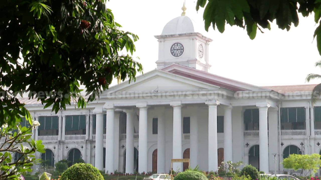 Kerala secretariat has more staff than needed, additional posts add to government's expenses; Report Kerala secretariat has more staff than needed, additional posts add to government's expenses; Report