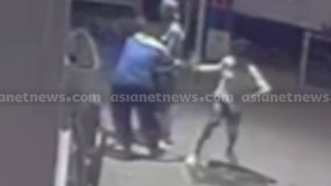 50രൂപയുടെ പെട്രോളടിച്ചു, നൽകിയത് 500 രൂപ, ഒപ്പം തല്ലും; 2 പേർ അറസ്റ്റിലായത് 79കാരനായ ജീവനക്കാരനെ മർദ്ദിച്ചതിന് 50രൂപയുടെ പെട്രോളടിച്ചു, നൽകിയത് 500 രൂപ, ഒപ്പം തല്ലും; 2 പേർ അറസ്റ്റിലായത് 79കാരനായ ജീവനക്കാരനെ മർദ്ദിച്ചതിന്