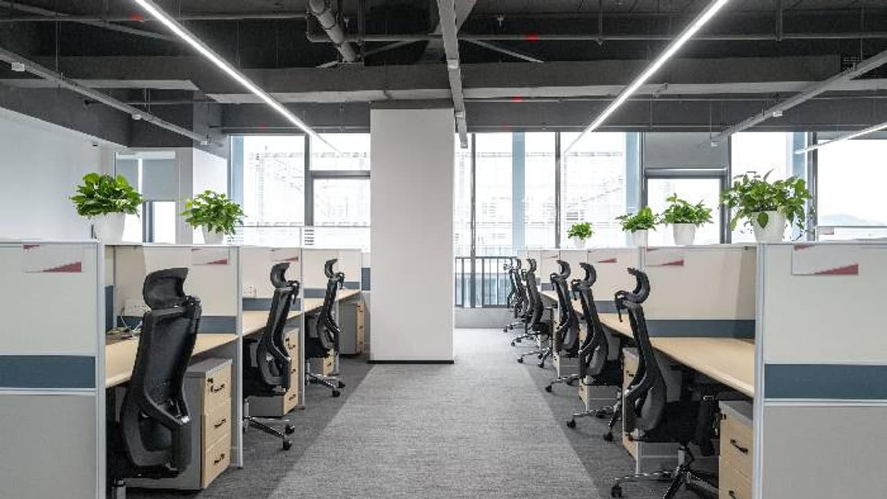 പുതിയ തന്ത്രമോ? ഇനി കൂടുതൽ നേരം വീട്ടുകാർക്കും കൂട്ടുകാർക്കും ഒപ്പമിരിക്കാം, വിചിത്രമായ മെയിലുമായി കമ്പനി