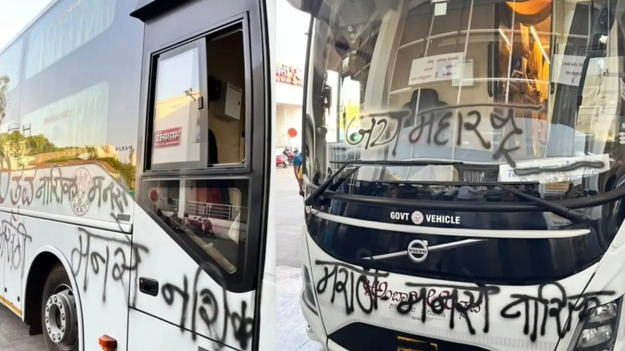 ಕರ್ನಾಟಕದ 2 ಕೋಟಿಯ ಅಂಬಾರಿ ಬಸ್ಗೆ ಮಸಿ ಬಳಿದ ಮಹಾರಾಷ್ಟ್ರ ನವನಿರ್ಮಾಣ ಸೇನೆ! ಕರ್ನಾಟಕದ 2 ಕೋಟಿಯ ಅಂಬಾರಿ ಬಸ್ಗೆ ಮಸಿ ಬಳಿದ ಮಹಾರಾಷ್ಟ್ರ ನವನಿರ್ಮಾಣ ಸೇನೆ!