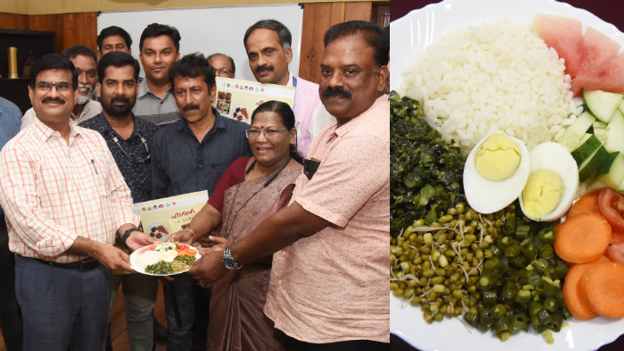 ഷുഗർ, പ്രഷർ, അമിതവണ്ണം... ജീവിത ശൈലീ രോഗങ്ങളെ പടിക്ക് പുറത്താക്കാൻ ഹെൽത്തി പ്ലേറ്റുമായി മലപ്പുറം ഷുഗർ, പ്രഷർ, അമിതവണ്ണം... ജീവിത ശൈലീ രോഗങ്ങളെ പടിക്ക് പുറത്താക്കാൻ ഹെൽത്തി പ്ലേറ്റുമായി മലപ്പുറം