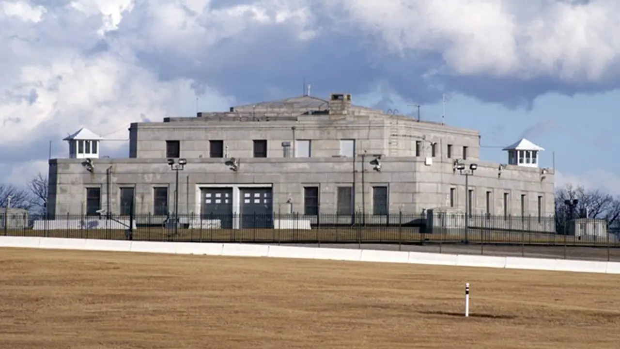 அமெரிக்காவின் தங்கக் கிடங்கை பார்க்க செல்லும் டிரம்ப், மஸ்க் அப்படி என்ன இருக்கு? அமெரிக்காவின் தங்கக் கிடங்கை பார்க்க செல்லும் டிரம்ப், மஸ்க் அப்படி என்ன இருக்கு?